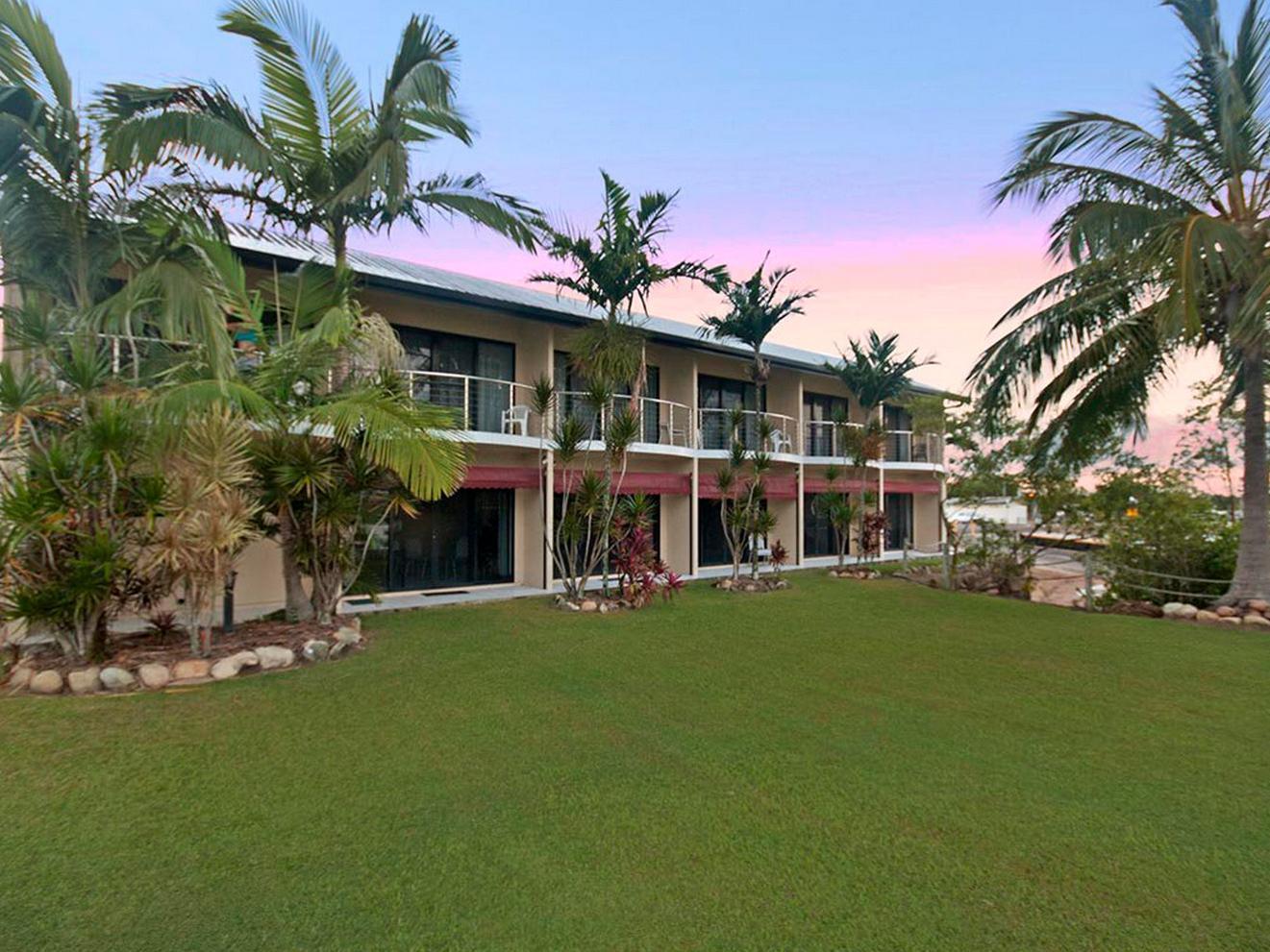 Hinchinbrook Marine Cove Resort Lucinda Exterior photo